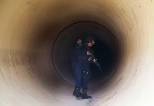 Difunden imágenes del drenaje por donde salió ‘El Chapo’