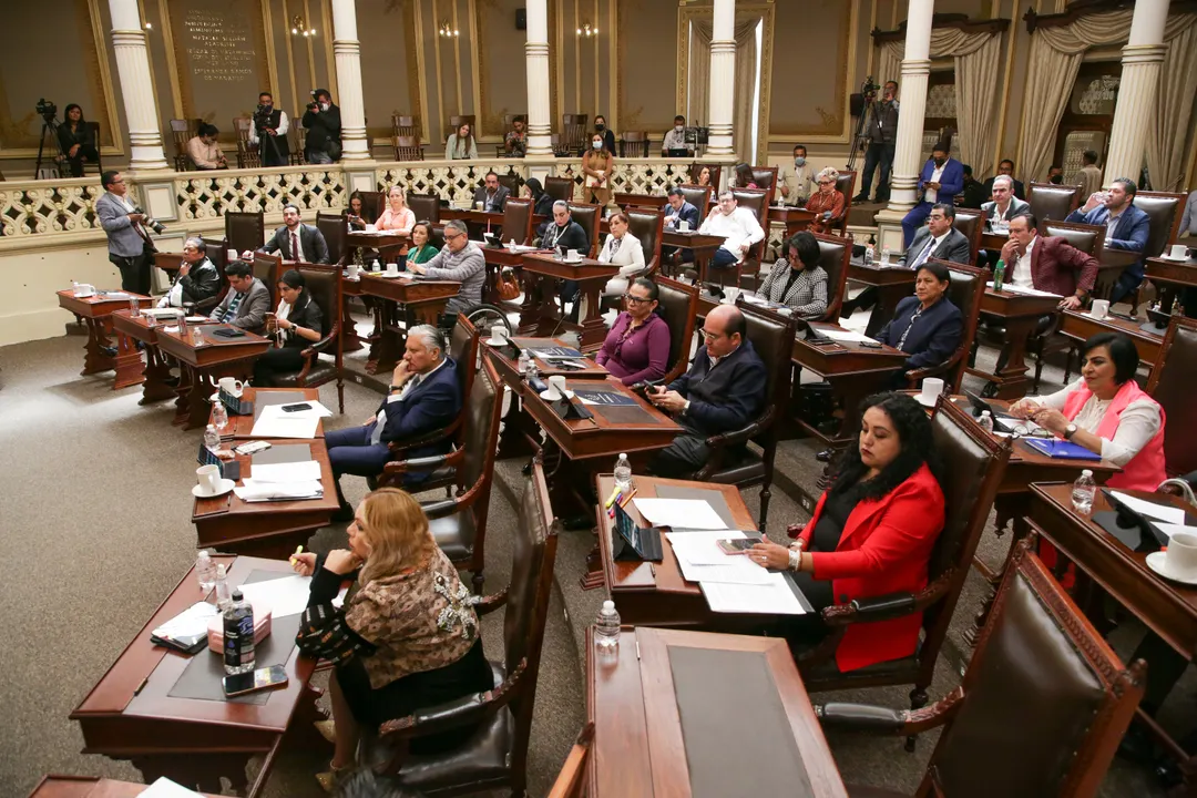 Se aprueban en comisiones del Congreso de Puebla concesiones de Lalo Rivera