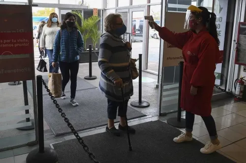 En Uruguay ya se van de compras y el covid sigue a la baja