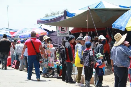 Sólo el 30% del comercio informal puede vender productos esenciales en calles y tianguis