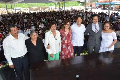 Unen sus vidas por lo civil 327 parejas en San Pedro Cholula