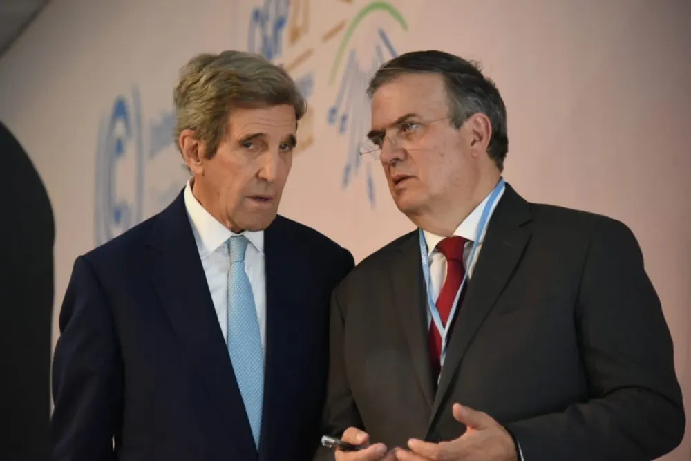 Marcelo Ebrard y John Kerry
