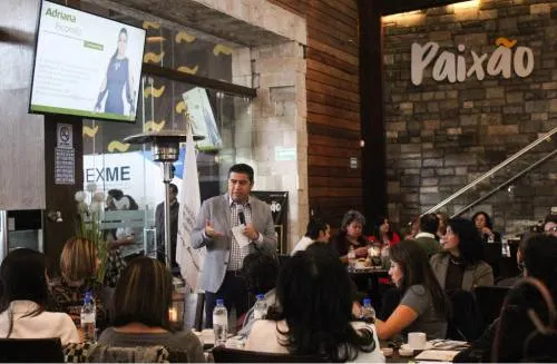 Sostiene Manuel Alonso encuentro de trabajo con mujeres empresarias