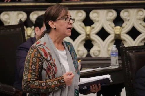 La Diputada Priista que le Enmendó la Plana a la Inepta Mesa Directiva del Congreso