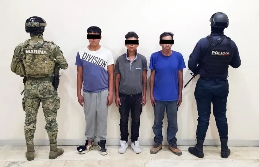Tras denuncias al 089, detienen SSP y Semar a tres presuntos narcomenudistas
