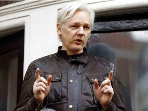 Revelan que Assange tuvo hijos con su abogada en embajada de Ecuador