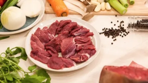 Cocinan con cloro en Estados Unidos para prevenir el coronavirus, revela encuesta