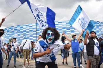 Revendedores sacan raja de la suerte del Puebla