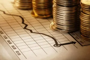Recomiendan académicos a empresas acotar costos en lo que no deje ganancias