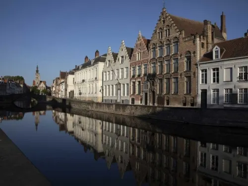 Apuñalan a alcalde en Bélgica, en posible intento de homicidio