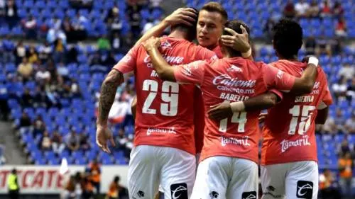 Lobos rescata agónico empate en el derbi poblano