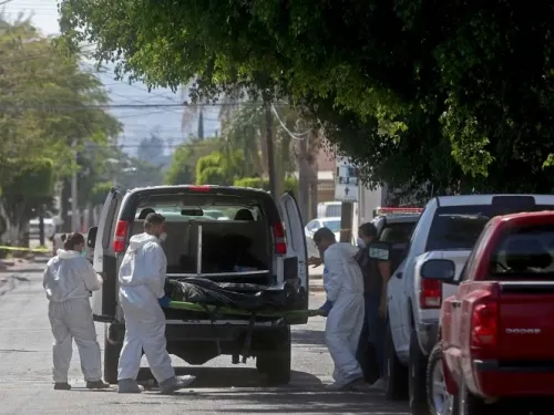 Hallan 27 cuerpos y siete cráneos en fosas de Jalisco