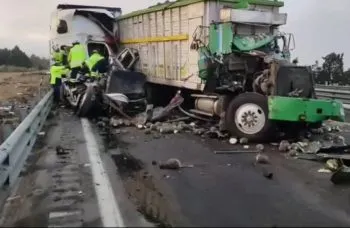 Tragedia en la autopista Acatzingo-Cd. Mendoza: choque de tráiler y tractocamión deja dos muertos