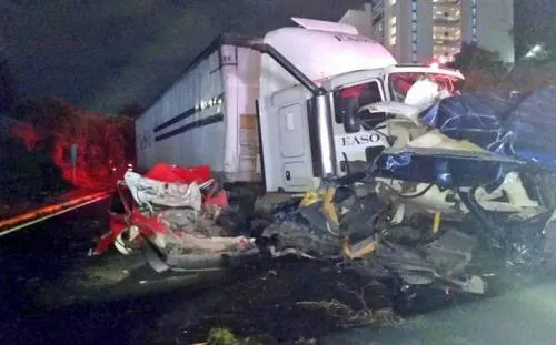 Fatal choque en la México-Toluca deja al menos 8 muertos y 20 heridos