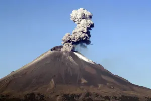 Ceniza del Popocatépetl cae en Puebla y Morelos
