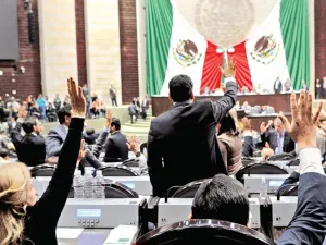 Aprueban la reforma política del DF; acotan a independientes