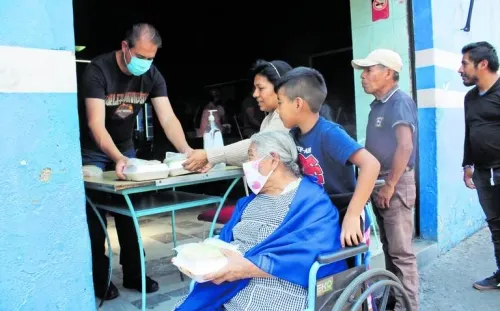 Caldos Angelita da de comer a poblanos necesitados durante pandemia