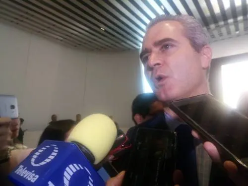 Rector de la Upaep critica consulta nacional del Aeropuerto de México por no dar certeza