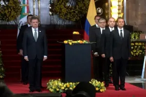 Peña Nieto y presidente de Colombia montan guardia de honor a cenizas de GGM