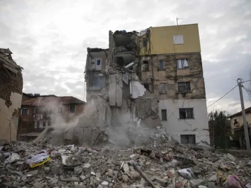 Suben a 46 los muertos por terremoto de Albania