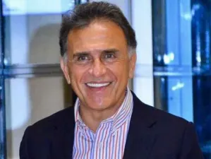 Yunes presenta gabinete ampliado para gobernar Veracruz