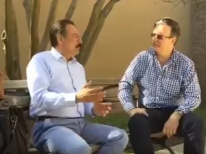 Reaparece Ebrard en un video e invita a votar por Clinton