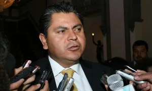 Respalda Julián Rendón a líder de bancada; Quezada Tiempo, sin injerencia