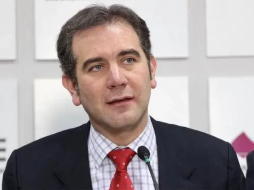 Llama INE a precandidatos y partidos a conducirse con apego a la ley