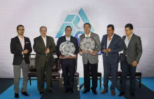 Jóvenes emprendedores, esperanza para el desarrollo del país: Gobernador