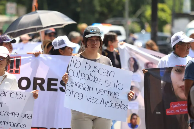 marcha-colectivo-voz-de-los-desaparecidos-pue