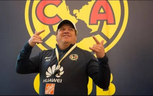 Miguel Herrera no descarta buscar a ”Chicharito” para América