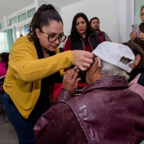 Mayte Rivera Vivanco realiza primera entrega de aparatos funcionales