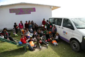 Entrega SMDIF juguetes y despensas en San Isidro Tlalcostépetl