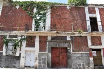 Existen dos proyectos para rescatar casonas abandonadas: Eduardo Rivera