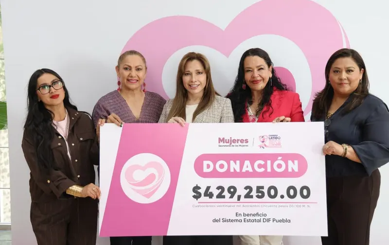 Carrera Latido Rosa recauda 429 mil pesos para equipo de diagnóstico de cáncer en Puebla