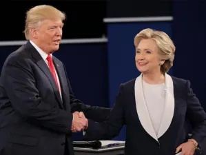 Sondeo: Trump aventaja a Clinton por un punto