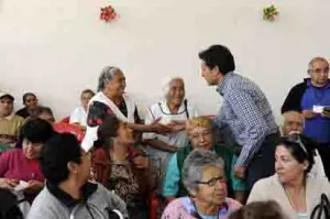 Anuncia presidente de San Pedro Cholula beneficios para los abuelitos