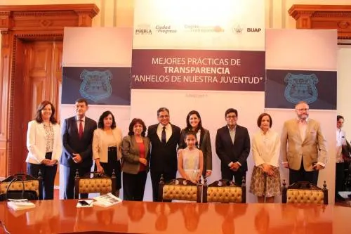 Presentan el libro “Mejores prácticas de Transparencia: anhelos de nuestra juventud”