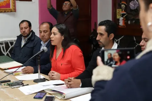 Alcaldesa de Aquixtla acusa a regidor de Gobernación de pretender desestabilizar el municipio