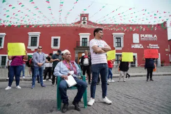 Disputa por el control del mercado del Alto enfrenta a locatarios en Puebla