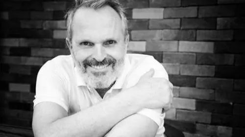 Poco a poco Miguel Bosé va perdiendo… ¡la voz!