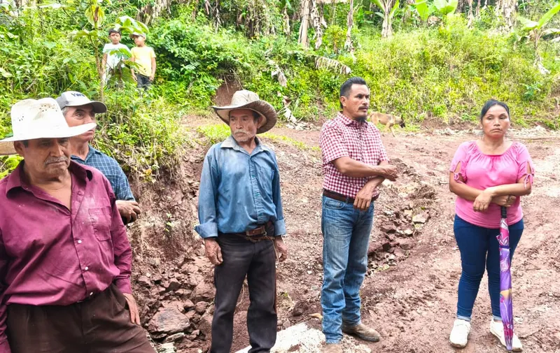 Construyen en Mazolapa camino saca cosechas de 420 metros con apoyo del Programa de Obra Comunitaria