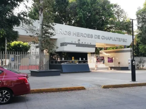 Padres del CENHCH se oponen a pago excesivo de cuota; acuerdan pago de mil y mil 200 pesos