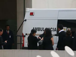 Deja Elba Esther funeral de hija para regresar a hospital