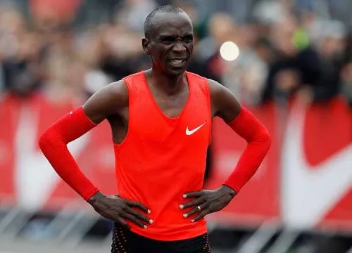 Kipchoge corre el maratón más rápido de la historia: 2 horas 25 segundos