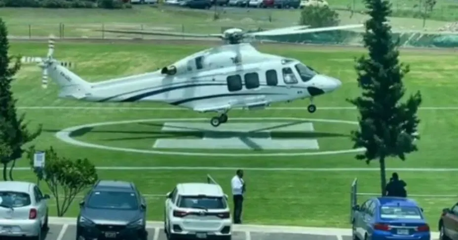Estudiante se viraliza por llegar a la universidad en helicóptero;