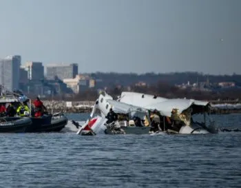 Recuperan los 67 cuerpos de las víctimas del trágico accidente aéreo en Washington D. C.