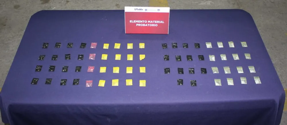 Aseguró policía municipal cerca de 70 dosis de posible droga; dos probables narcomenudistas fueron detenidos