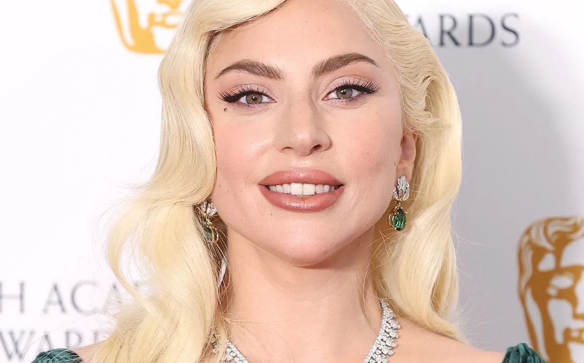 Lady Gaga llora tras tener que suspender su recital en Miami
