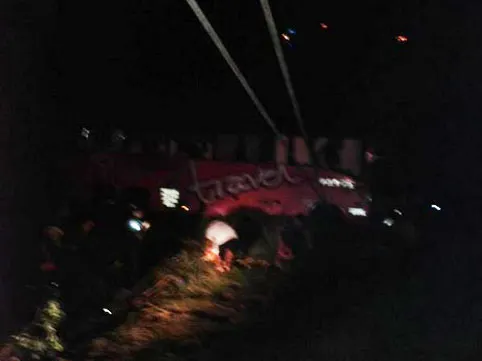 Un muerto y 25 lesionados deja accidente de peregrinos poblanos en Oaxaca